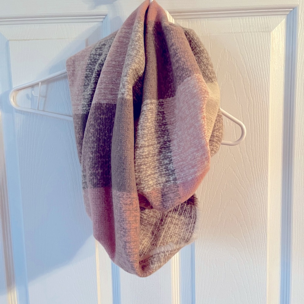 Woman’s Scarf - Picture 2 of 3